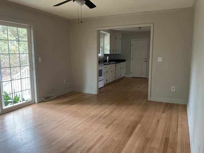 Building Photo - 1395 W Lenevar Dr