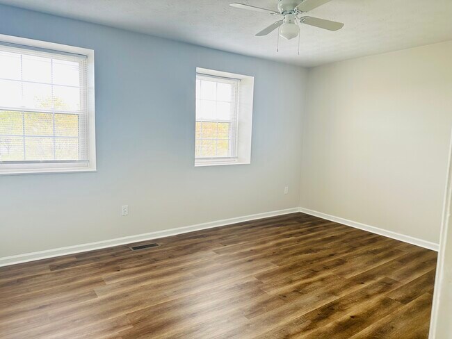 Foto del edificio - Ivy Ridge Apartments 130-138