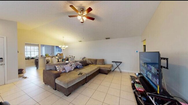Building Photo - 1413 Tiverton Dr