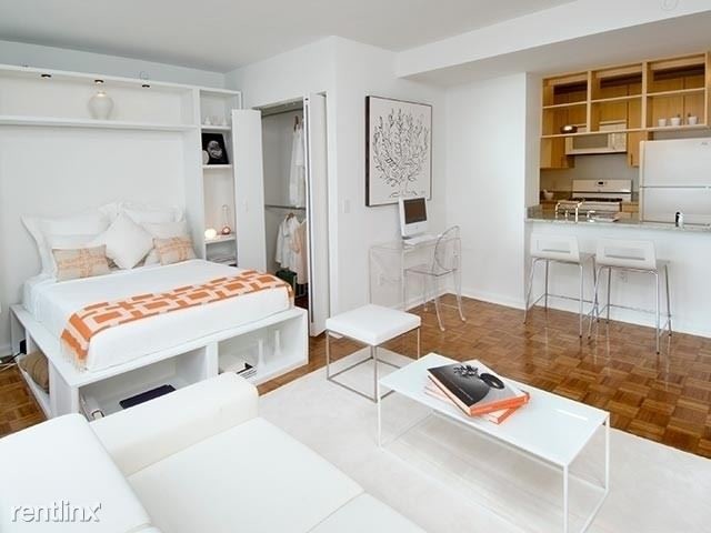 Building Photo - 510 W 52nd St