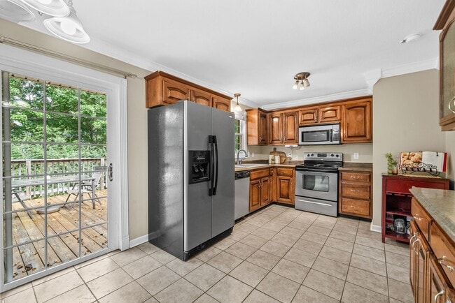 Building Photo - 114 Hickory Hill Dr