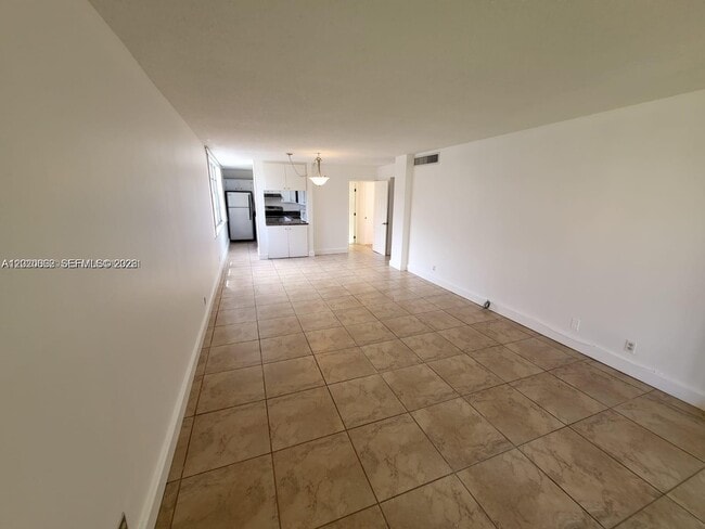 Building Photo - 9440 Live Oak Pl