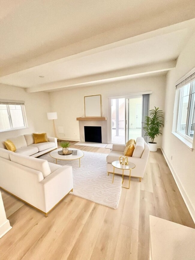 Building Photo - 204 18th St