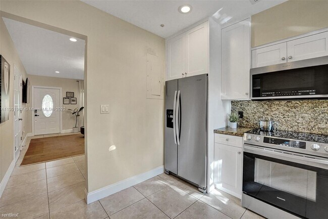 Foto del edificio - 3 br, 2 bath House - 1137 NE 17th Ter