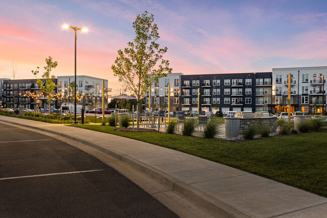 Foto del edificio - FIFTEEN51 Apartments of Lexington
