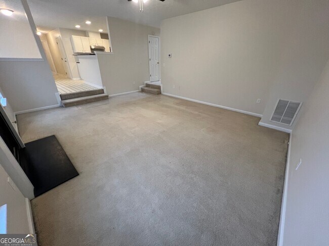 Building Photo - 417 Harvick Cir