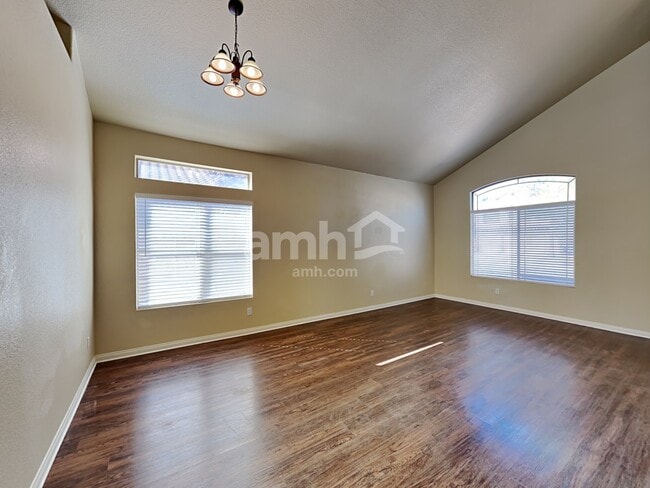 Foto del edificio - 8221 Woodland Prairie Ave