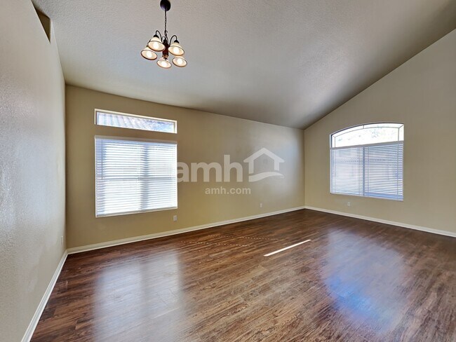 Foto del edificio - 8221 Woodland Prairie Avenue