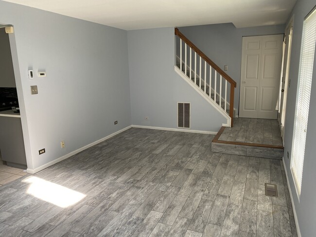 Building Photo - 3S121 Timber Dr