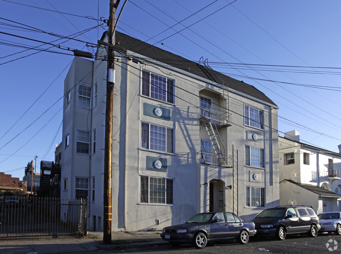 Building Photo - 3040 E 19th St