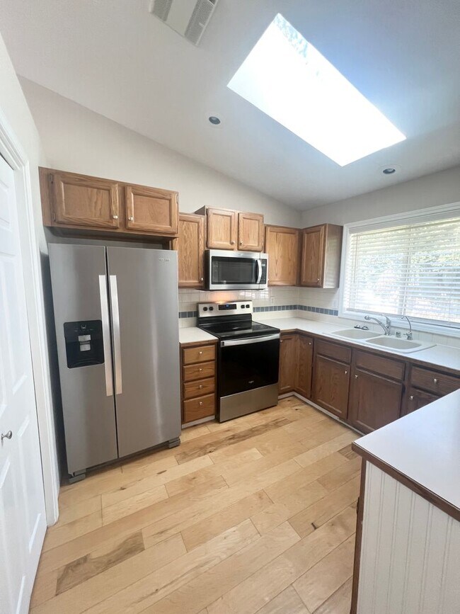 Foto del edificio - Suncrest Rental – Stunning 4-Bedroom Home Near Long Lake