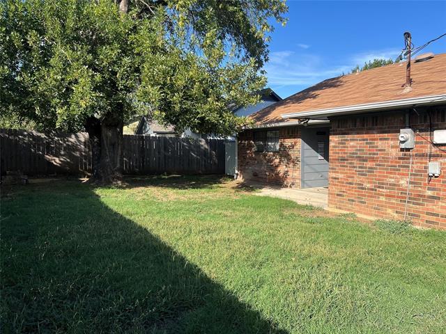 Building Photo - 1615 Fairfield Cir
