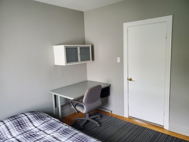 Building Photo - 238 Boul La Fayette