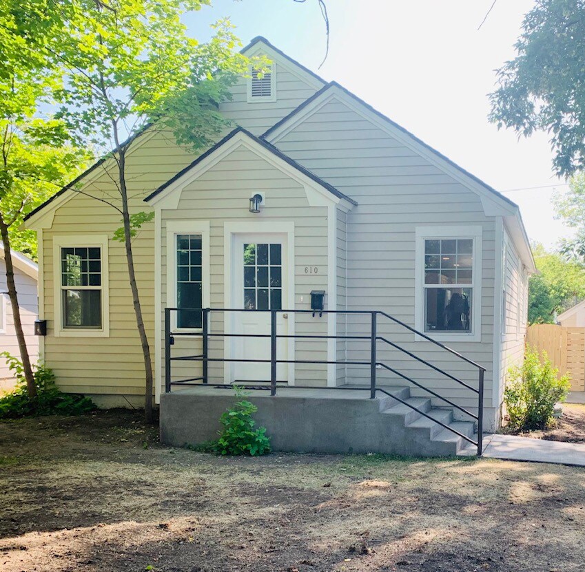 Primary Photo - 610 N Grand Ave