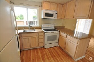Building Photo - 532 Tyrella Ave