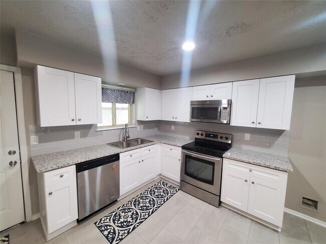 Foto del edificio - 4527 Algernon Dr