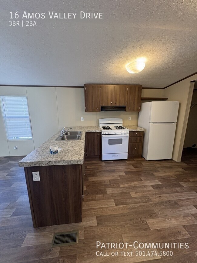 Foto del edificio - 16 Amos Valley Dr