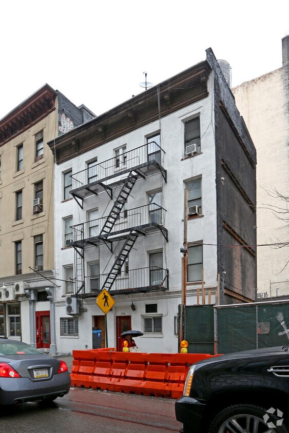 Building Photo - 259 W 29th St