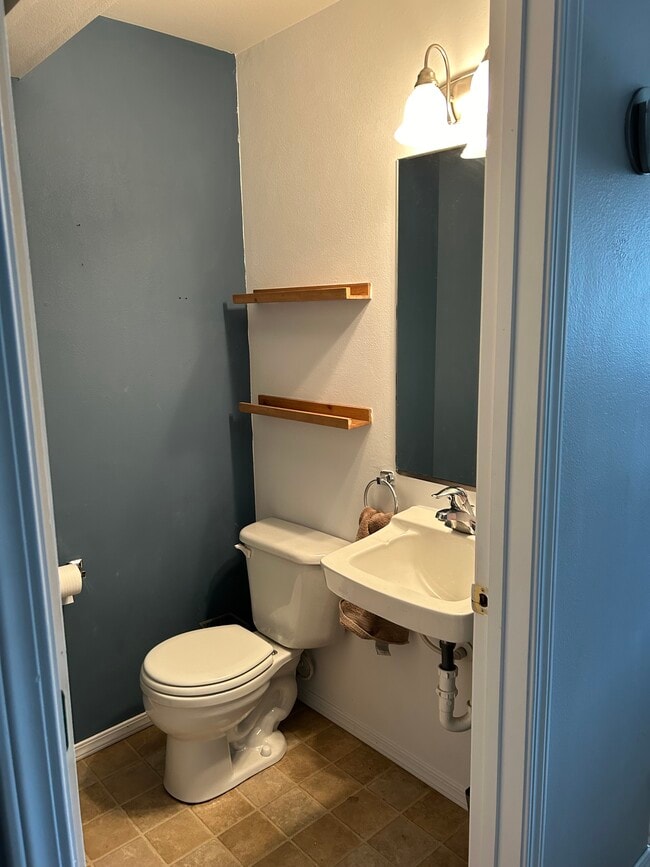 bathroom downstairs (1.5) - 1528 E 7th Ave