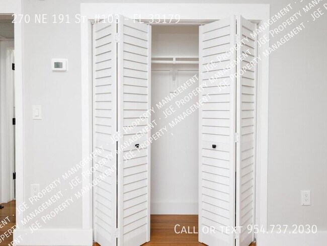 Foto del edificio - 270 NE 191st St