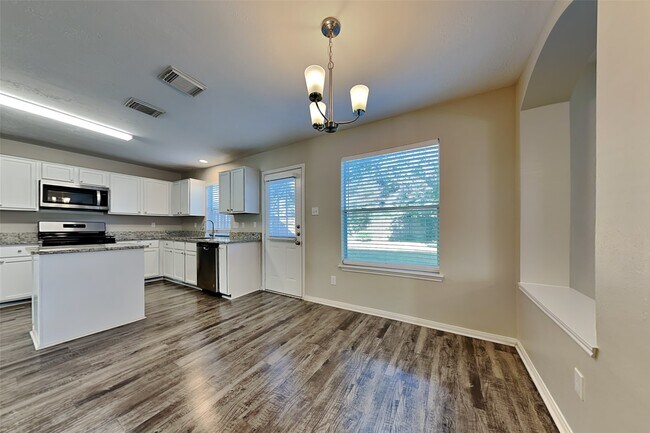 Foto del edificio - 31110 Silver Village Dr