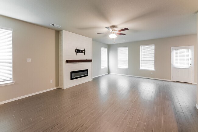 Foto del edificio - 25542 Valverdant Ct