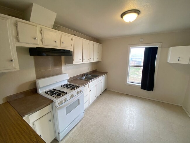 Building Photo - Super Cute 2 bedroom!