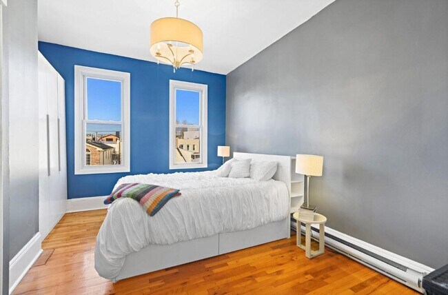 Foto del edificio - 244 Webster Ave