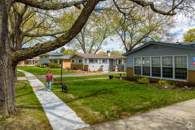 Ranch and split-level homes in West Dundee feature large, well-maintained yards.