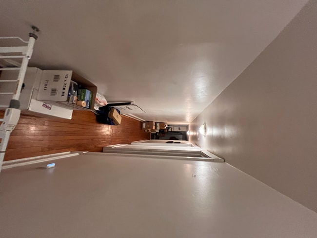 Building Photo - 3009 Ellwood Ave