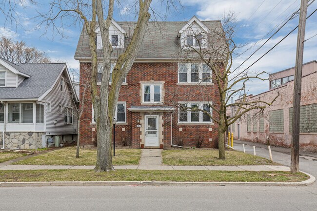 Building Photo - 1212 Maryland St