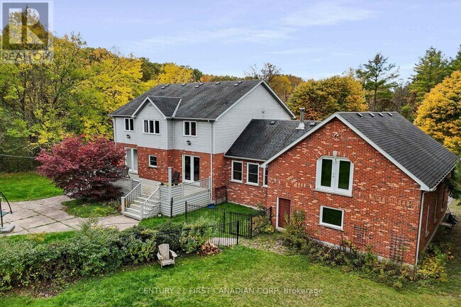 Photo du bâtiment - 1738 Woodhull Rd