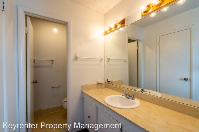 Foto del edificio - 3 br, 2 bath House - 6730 S Lewis Ave #1008