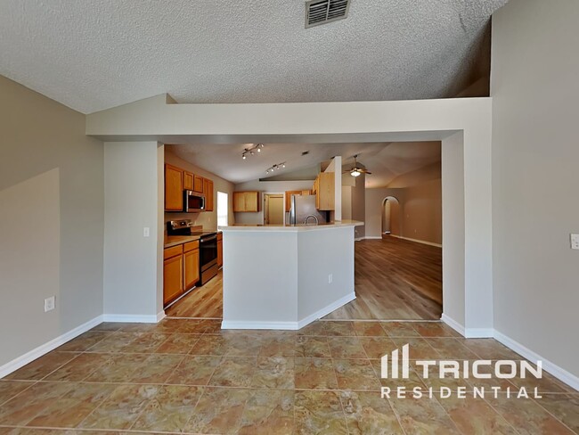 Foto del edificio - 5758 Oakwood Knoll Dr