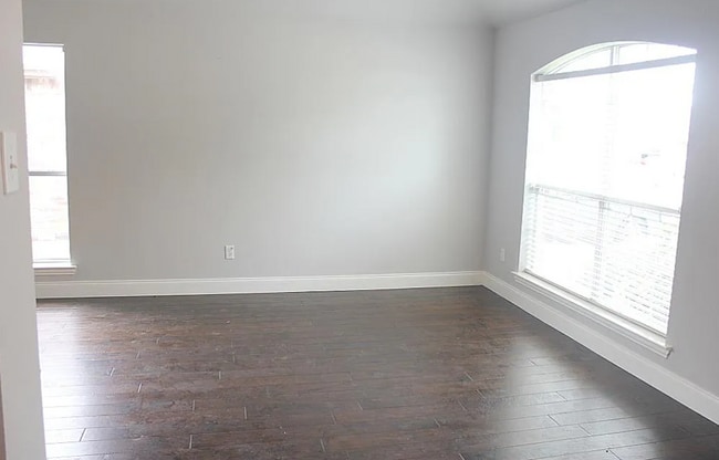 Building Photo - 2616 Cascade Cove Dr