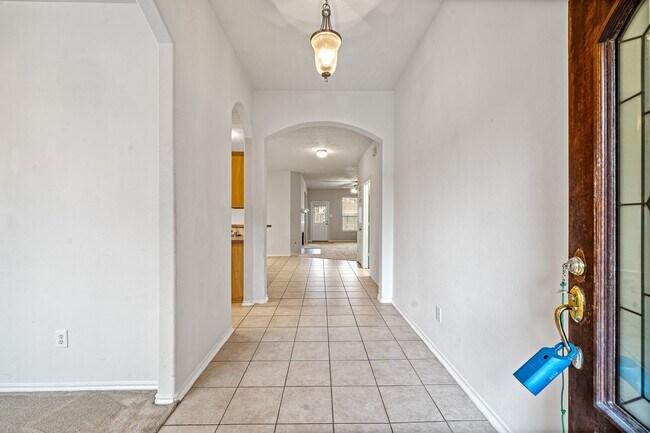 Foto del edificio - 6423 Bonnie Chase Ln