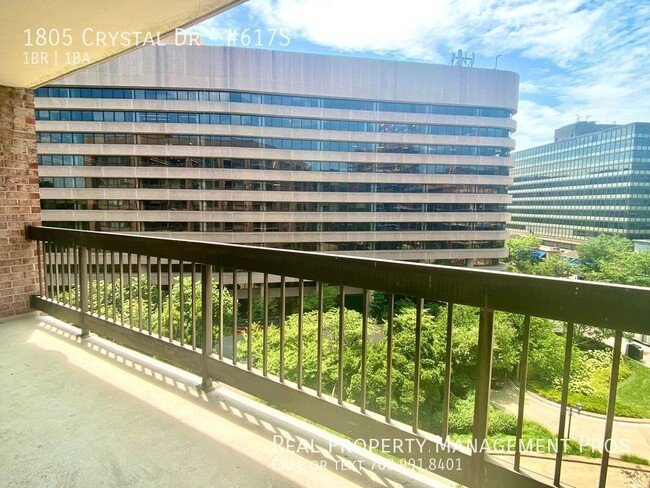 Building Photo - Spacious Crystal City Condo- Great Locatio...