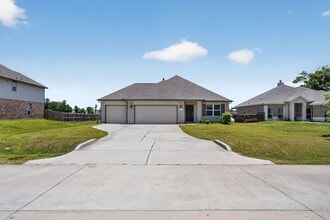 Building Photo - 12340 N Chestnut Hls Dr