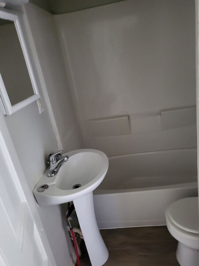 Foto del edificio - 3 bed 2 bath house