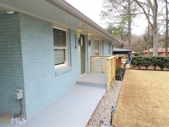 Building Photo - 2274 Edgemore Dr SE