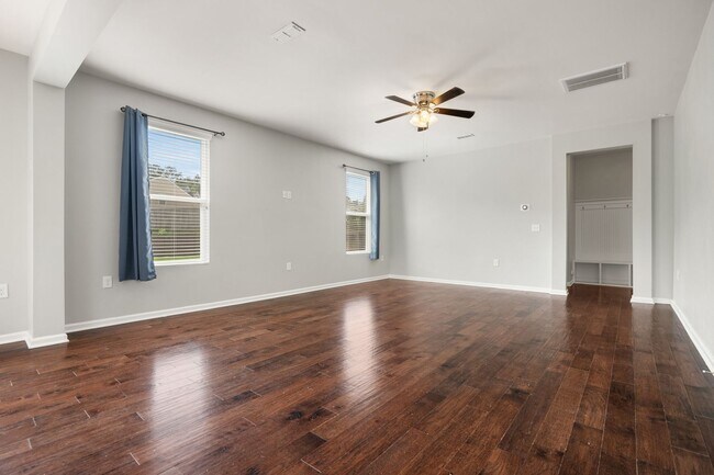 Foto del edificio - Gorgeous Single Family home in East Durham: Available Now