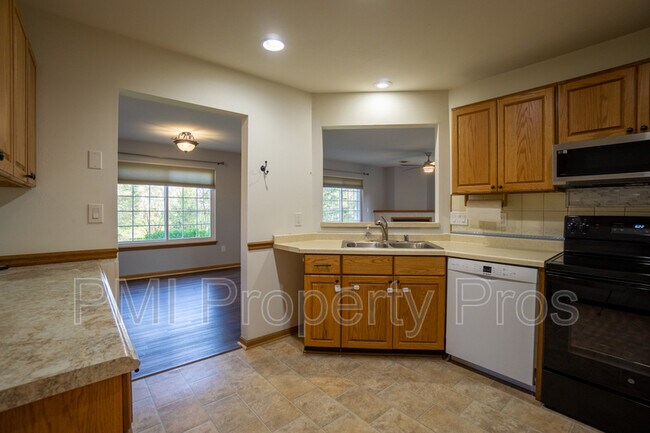 Building Photo - 18755 Brookfield Lake Dr