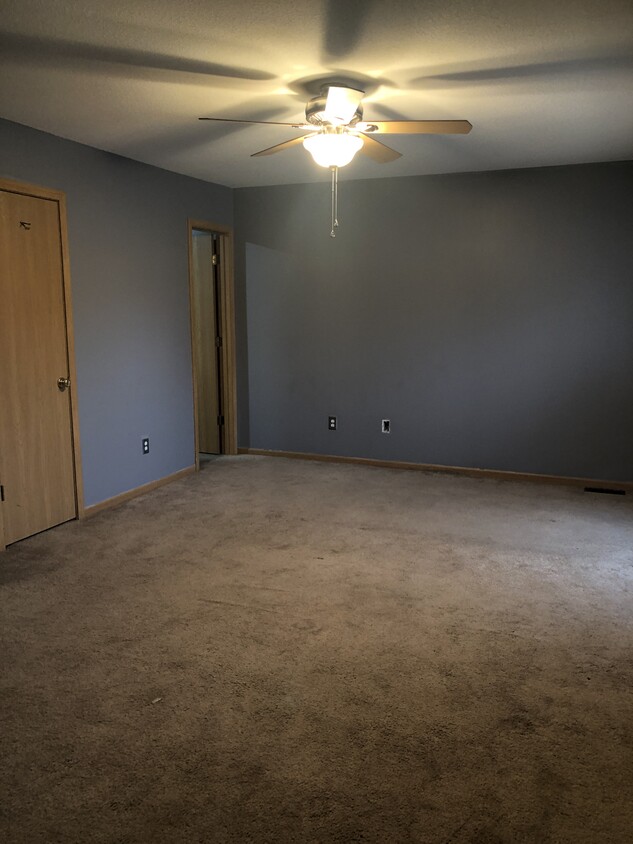 Master Bedroom - 7601 E 95th Ter