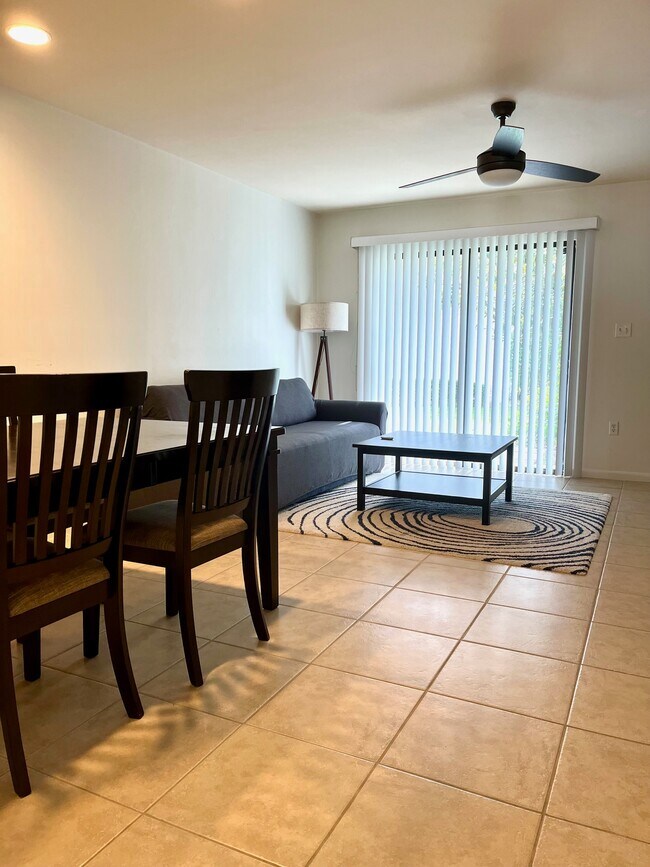 Foto del edificio - 1432 SW 25th Pl