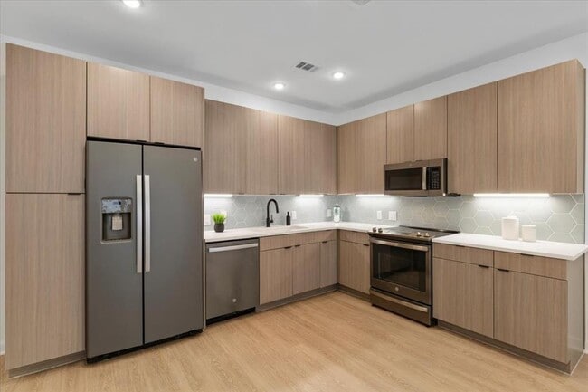 Building Photo - 4802 S Congress Ave