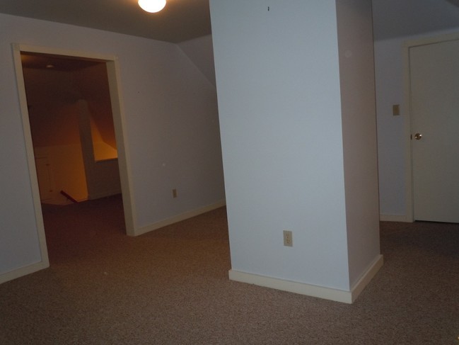 Building Photo - 106 Pitt St