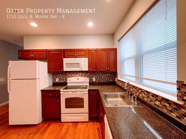 Foto del edificio - Luxurious 4BR/2BA with Washer/Dryer, Centr...