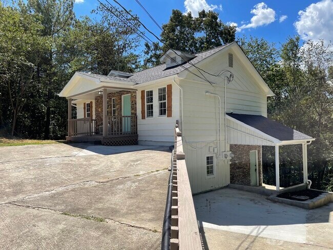 Foto del edificio - 104 Highland Dr