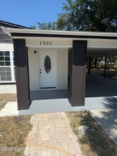 Building Photo - 1305 Flower Dr
