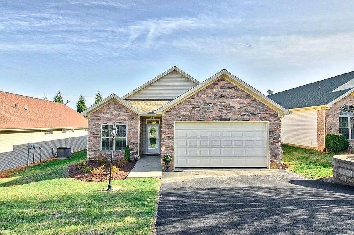 Primary Photo - Bright and Spacious 3-Bedroom Home with Su...